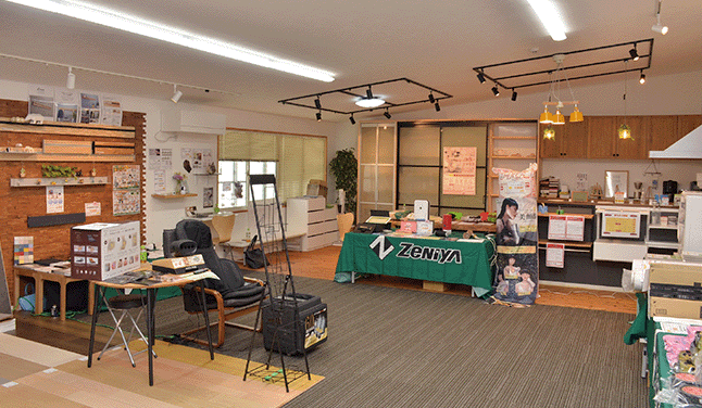 ナイスグループ プライベートブランド「ZENIYA」 ㈱石郷岡様の本社ショールームにて幅広い商品を展示
