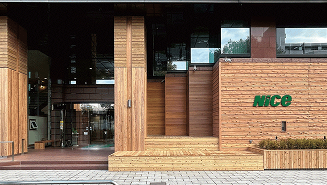 ナイス㈱ 本社ビル外装木質化工事を実施 スギの外装材としての可能性を提案